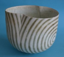 Pleated rim bowl